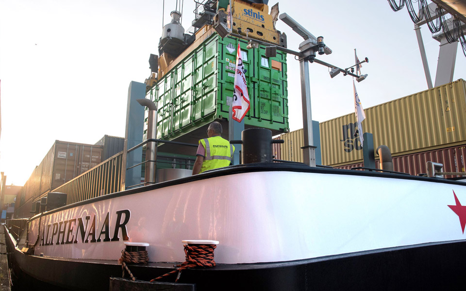 Eerste emissievrije binnenvaartschip op energiecontainers in de vaart