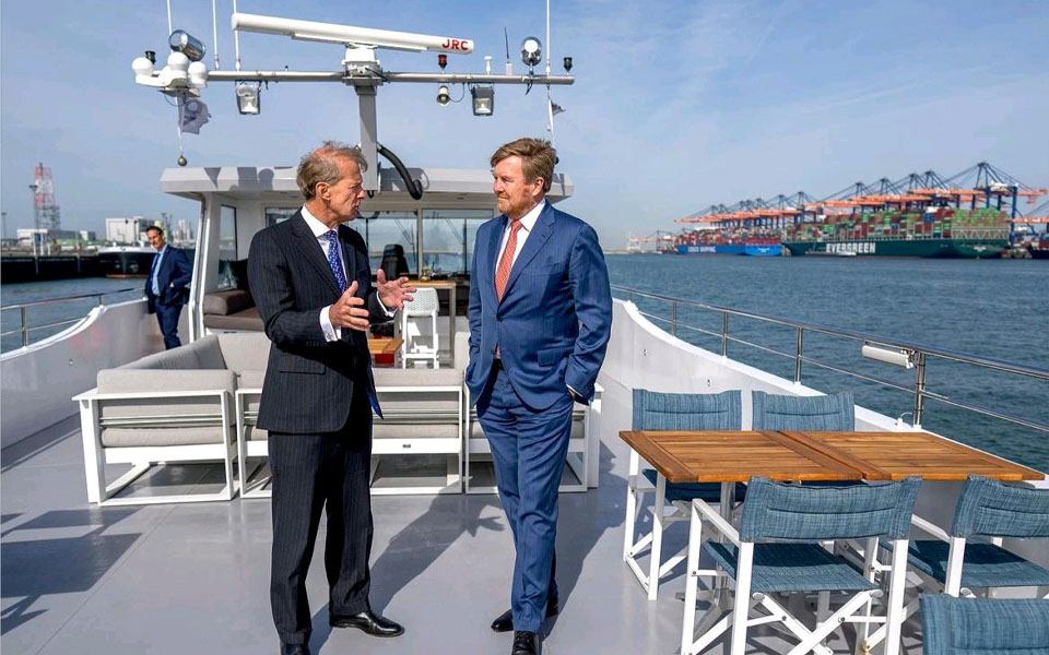 Koning bezoekt zero-emissie schip NPRC-binnenvaartondernemer