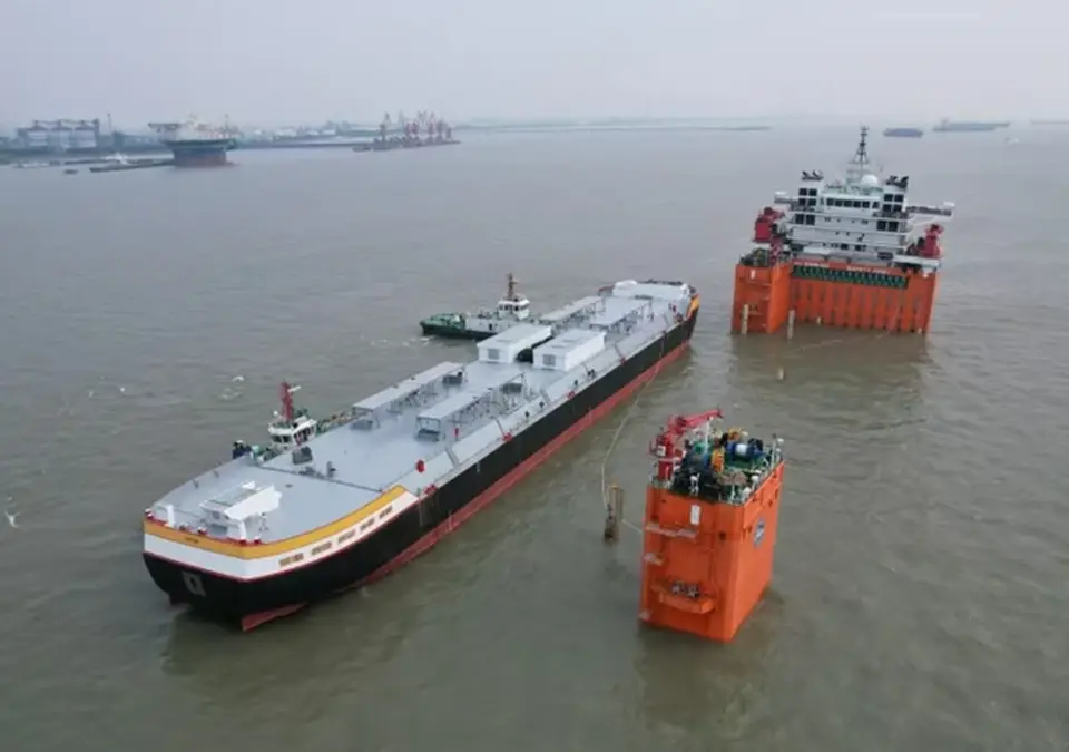 Estuary-class barge built through RensenDriessen, TeamCo and Gas & Heat collaboration