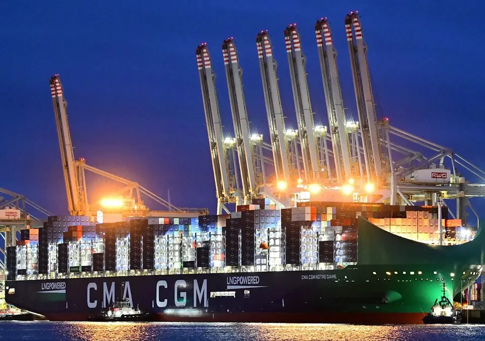 CMA CGM Notre Dame voor maiden call in Rotterdam
