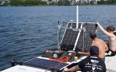Zelfvarende zonneboot zet koers richting Monaco
